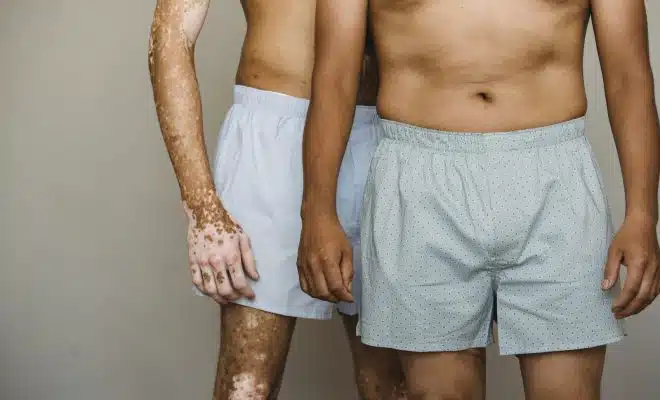 Tout sur le piercing masculin intime : types, avantages et risques.