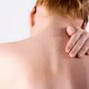 Atténuer la douleur après une opération de l'épaule : méthodes efficaces
