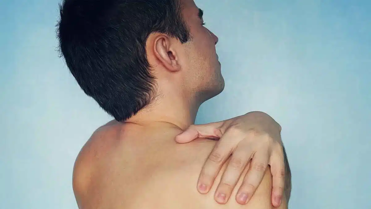 Combien de temps dure généralement la douleur après une opération de l'épaule ?