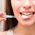 Comment gérer une molaire qui bouge causes et solutions