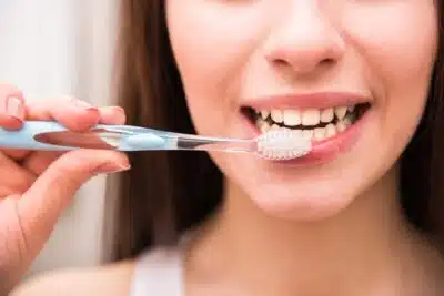 Comment gérer une molaire qui bouge causes et solutions
