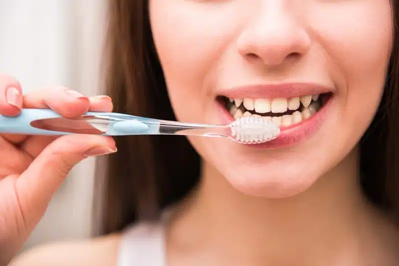 Comment gérer une molaire qui bouge causes et solutions