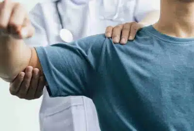 Gestion de la douleur post-opératoire de l'épaule : techniques et conseils