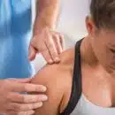 Rétablissement après chirurgie de l'épaule : phases et durée de la douleur
