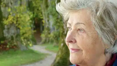 Les avantages de la téléassistance pour les soins à domicile des personnes âgées