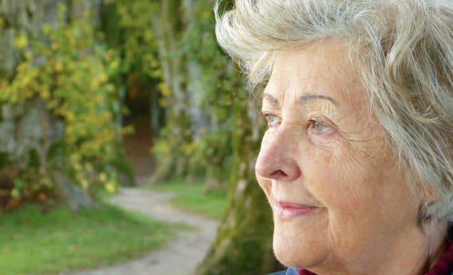 Les avantages de la téléassistance pour les soins à domicile des personnes âgées