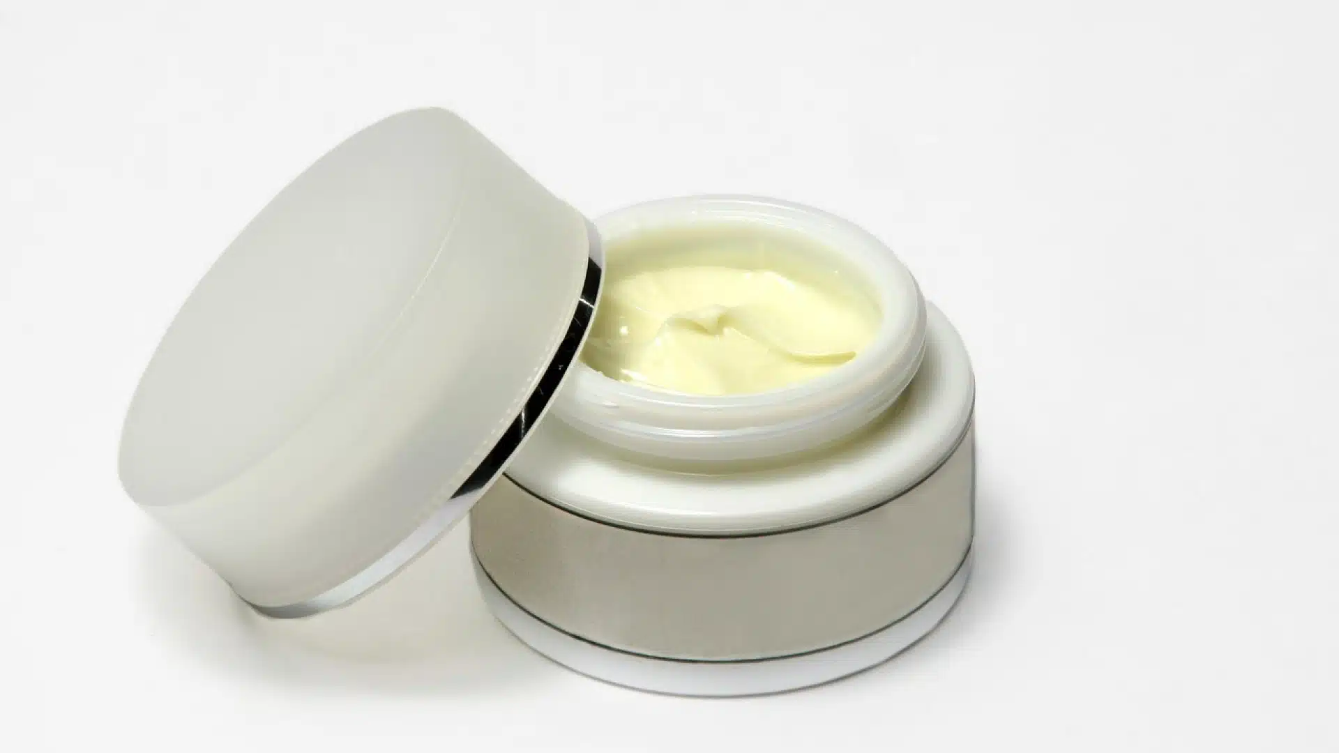 L'importance d'utiliser des crèmes pour le visage